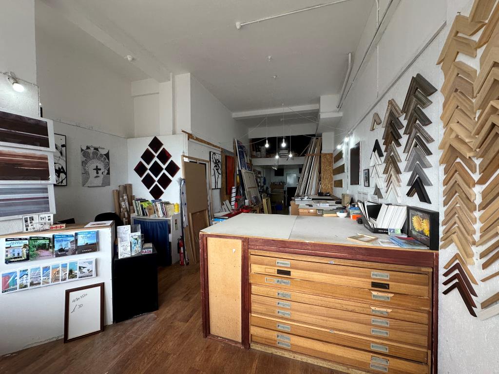Lot: 11 - COMMERCIAL INVESTMENT - Shop floor from front looking to the back